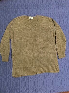Universal Thread women’s V-Neck Sweater in Olive